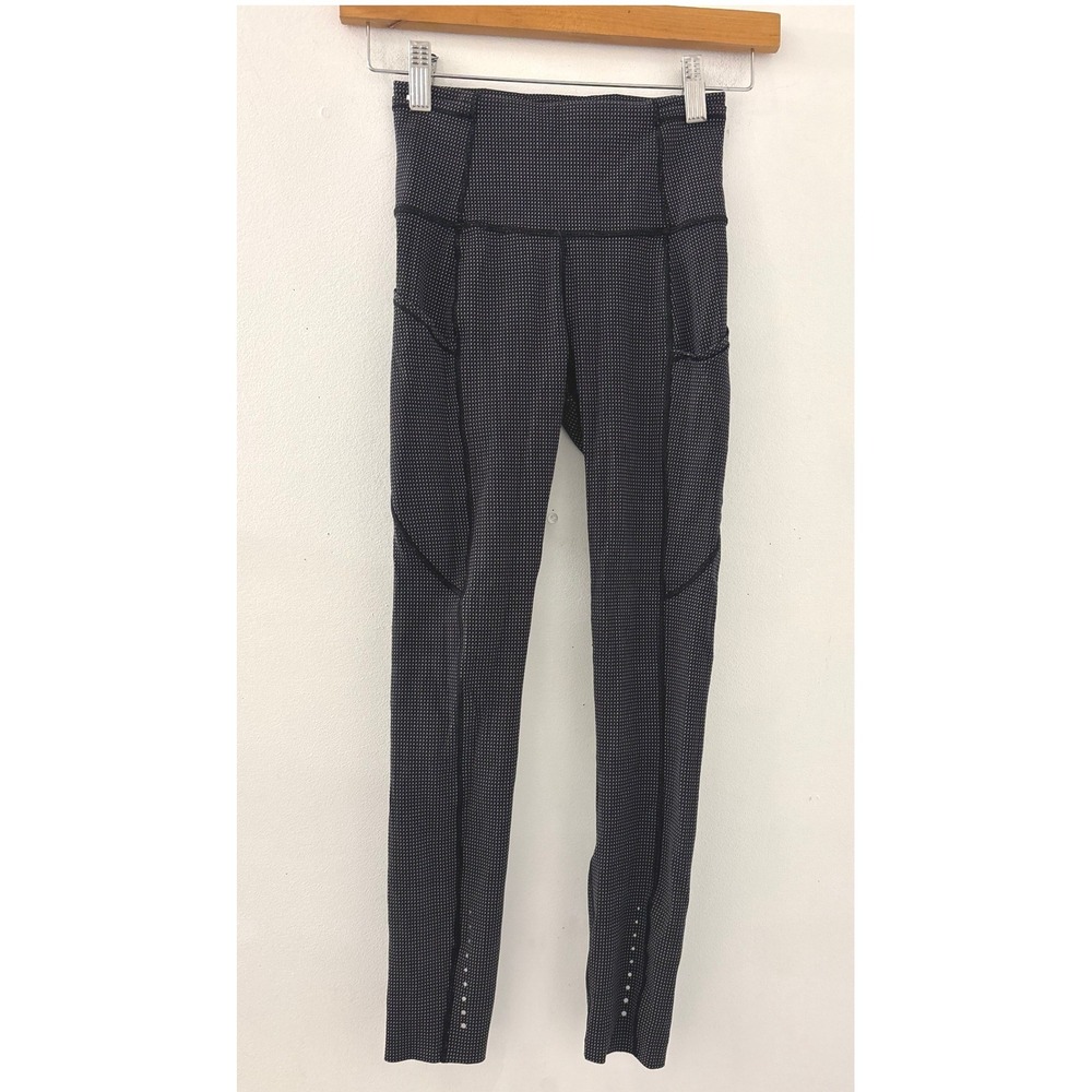 Lululemon Women's Black and White Fast Free Mid Rise 7/8 Leggings Size 2 Gym